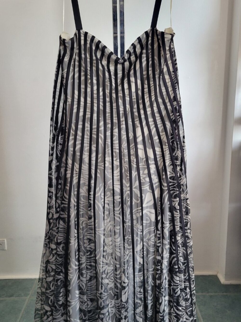 JS Collections Black/Cream Striped Floral Pleated Spaghetti Strap Dress (Size:22 - Picture 12 of 16